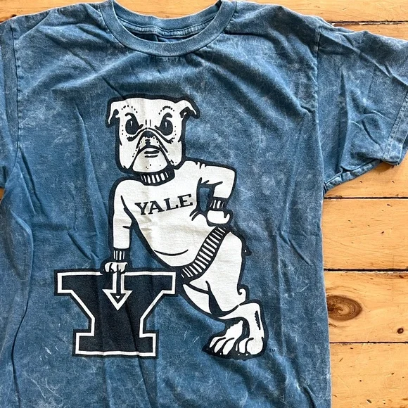 Retro Yale University Blue Graphic Tee - Picture 2 of 4